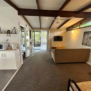 Hostel Colonial Village Hervey Bay